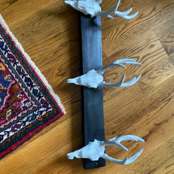 3 Deer Head Metal Coat Rack - Picture 4 of 7